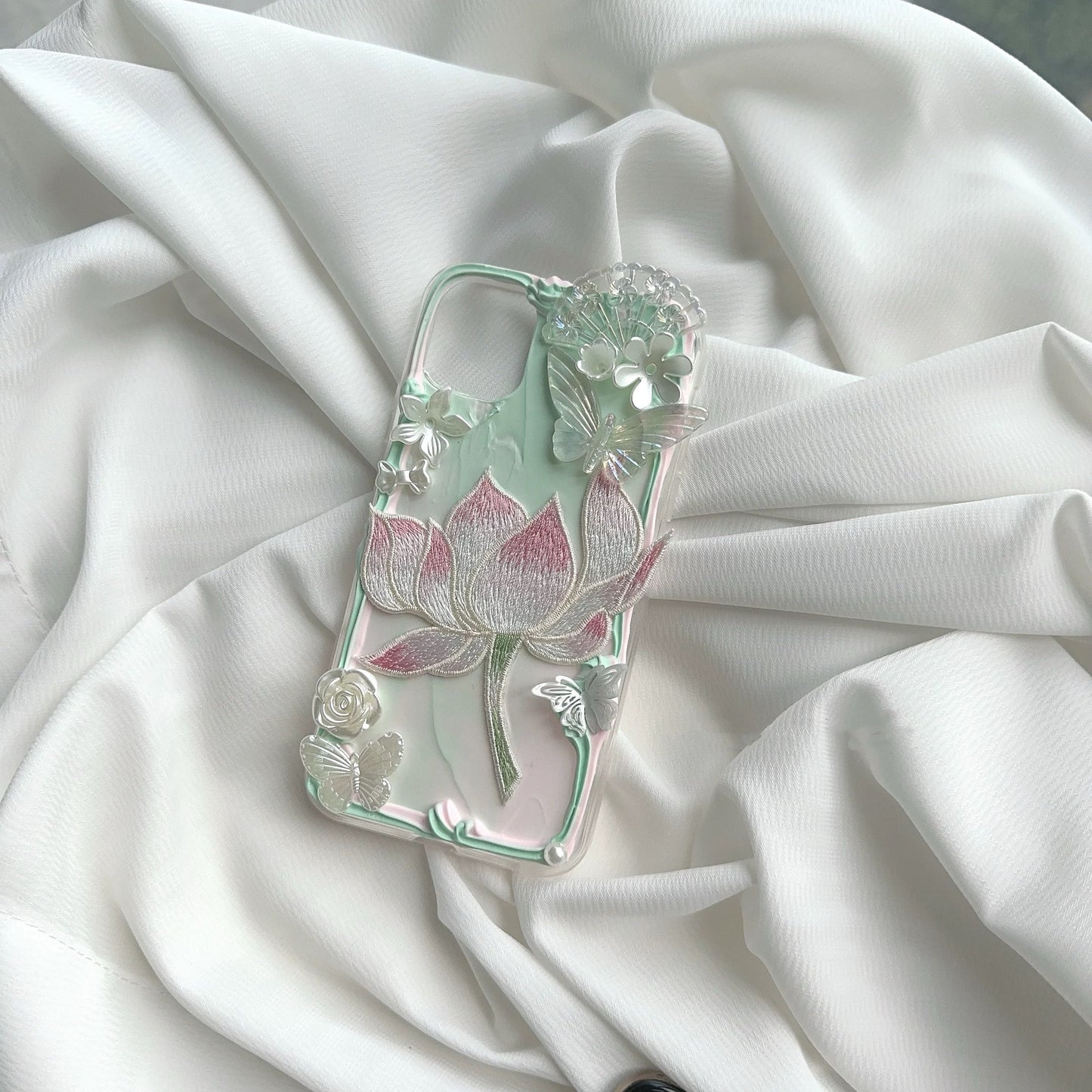 New Chinese-style phone cases (with lotus elements)