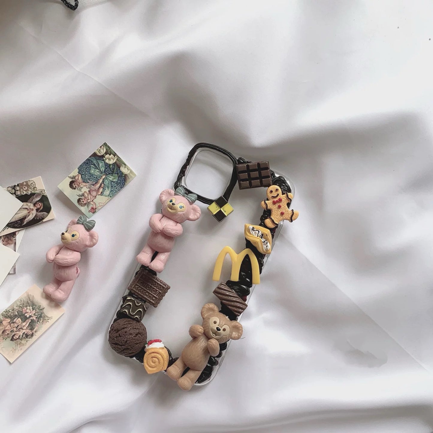 Phone case with cartoon figures (Duffy and his friends-Duffy)